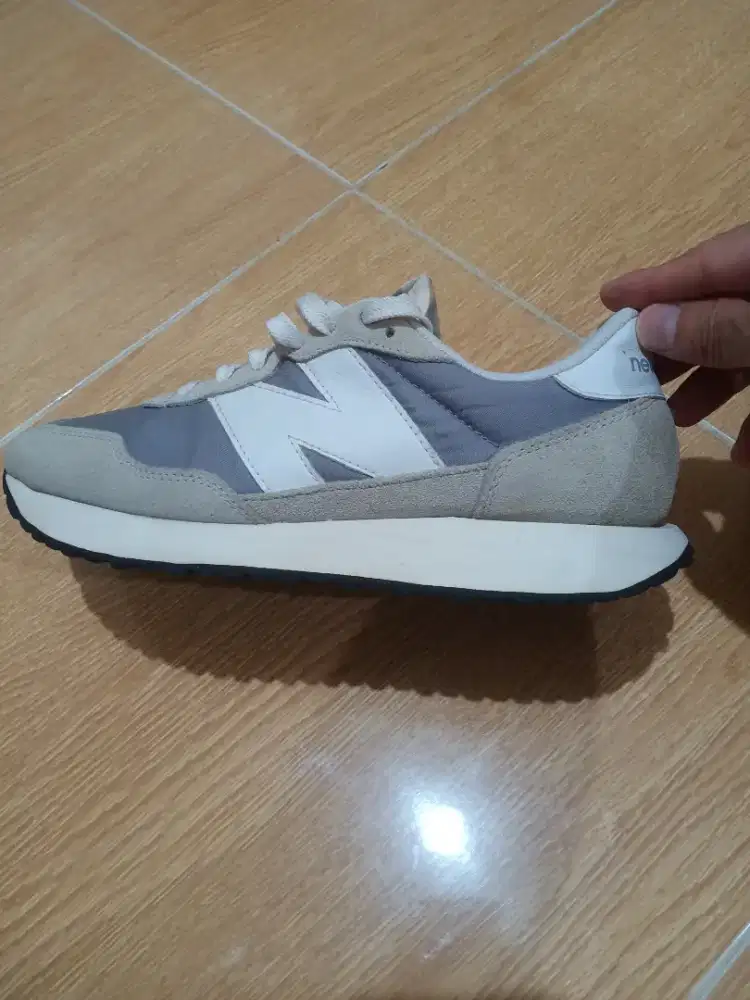 Sepatu New Balance 237