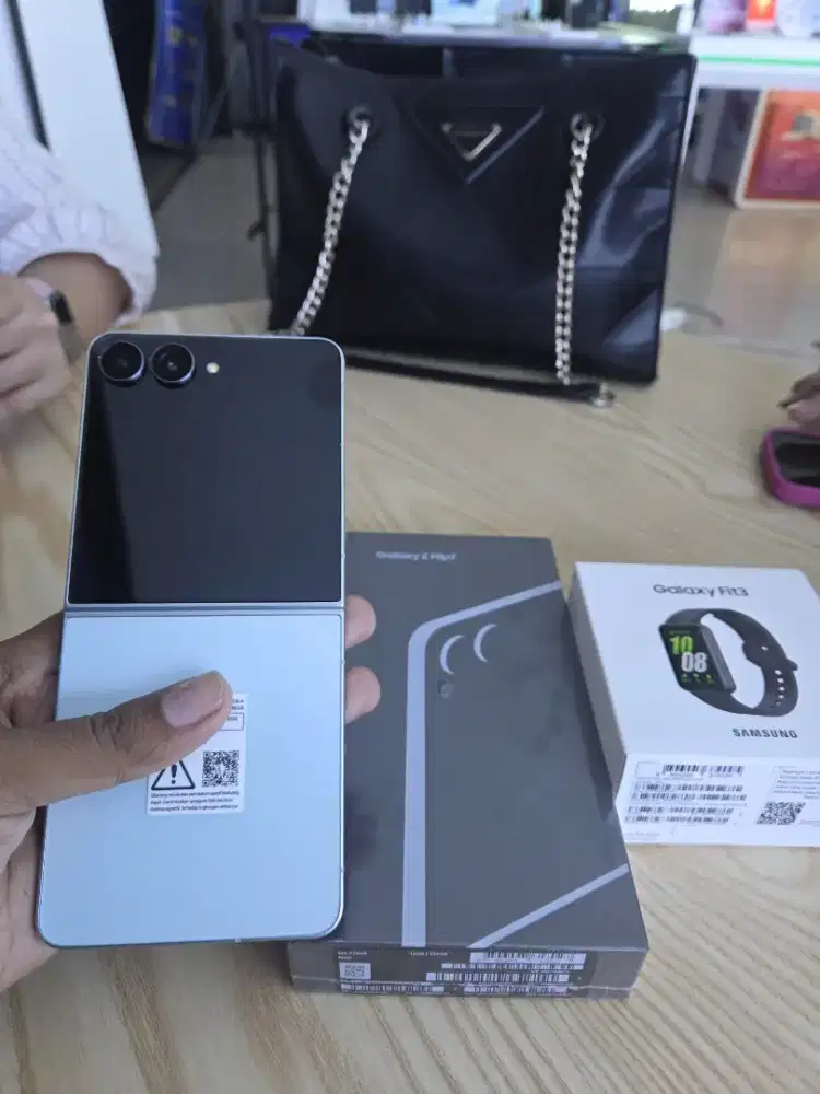 KREDIT HP SAMSUNG Z FLIP7