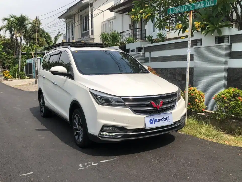 TDP 7,JT Wuling Cortez 1.8 C Luxury Plus Bensin-AT Putih 2018