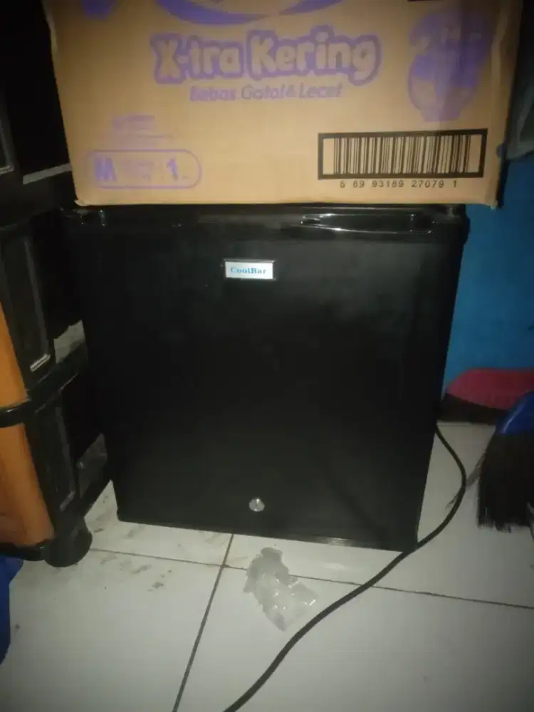 Jual cepat kulkas mini  dingin banget kondisi bagus  bisa nawar