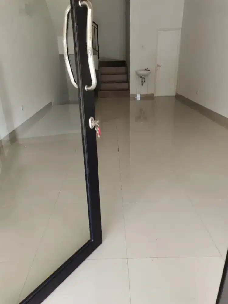 Disewakan Ruko 3 Lantai (1 basement)