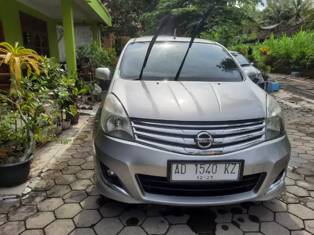 Nissan grand livina 1.5 XV M/T 2013