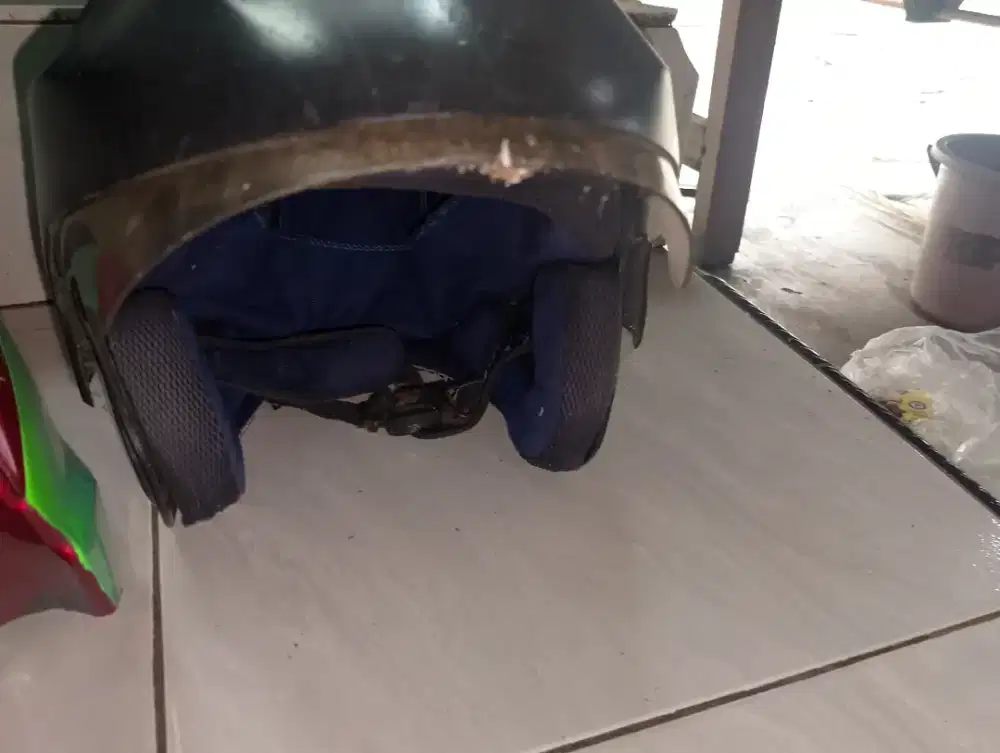 Helm bekas honda