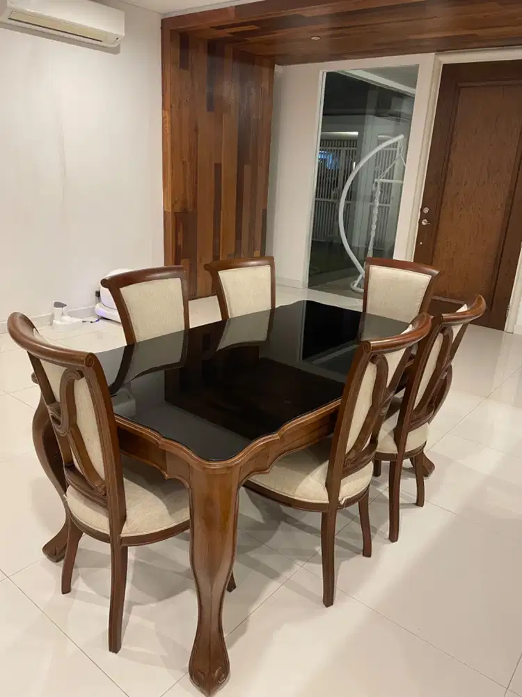 Dining table classic set dengan 6 kursi