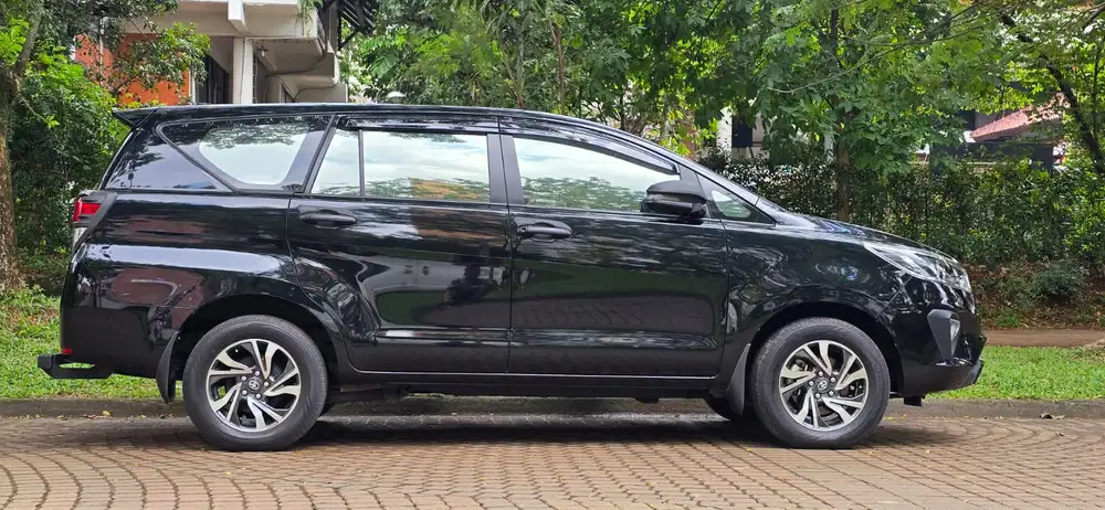 [VERY LOW KM] Toyota Kijang Innova Reborn Diesel 2.4 V 2021