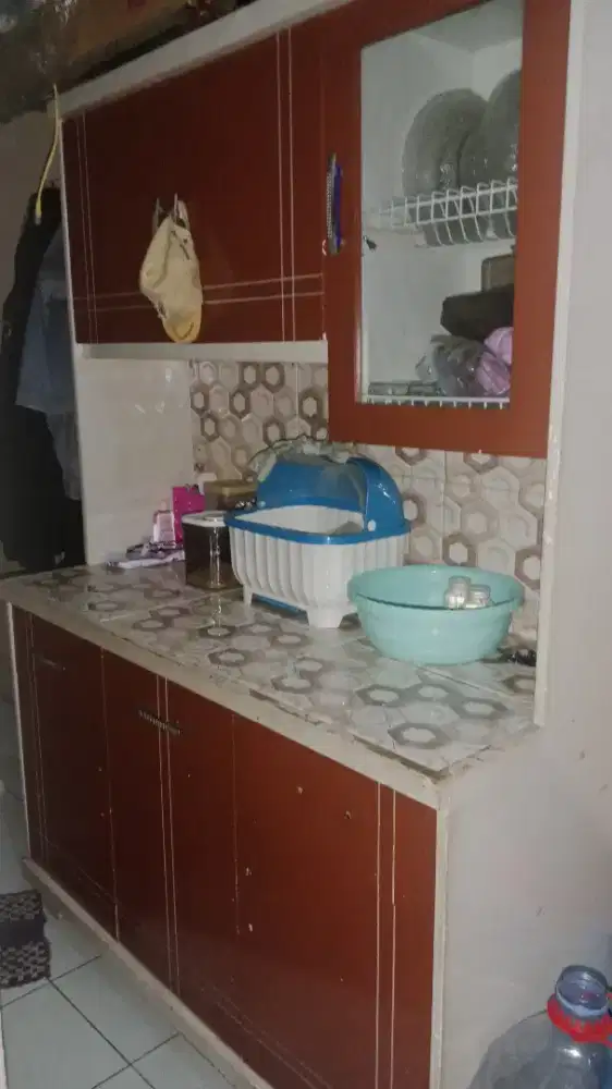 Dijual lemari piring 3pintu