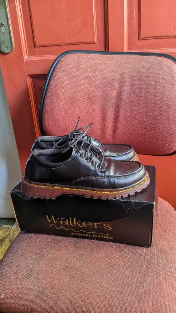 Sepatu wanita kulit sapi