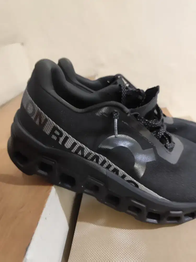 Oncloud Monster Black sz 45