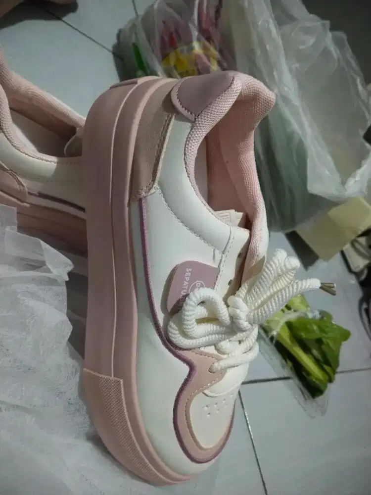 Sepatu baru merek dny