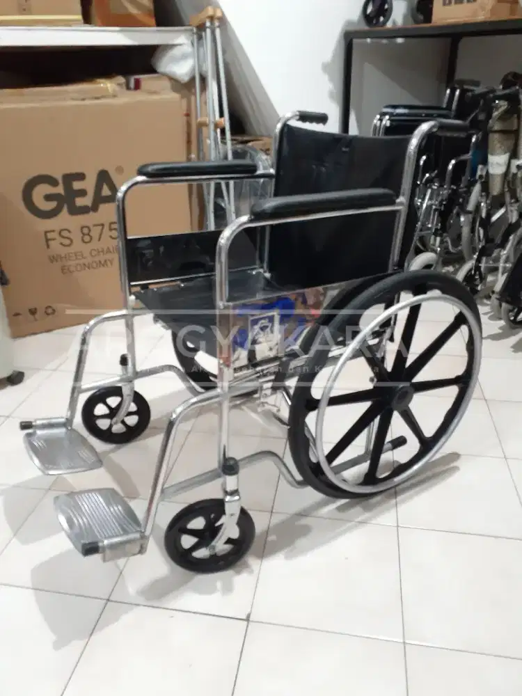 Kursi roda standart bekas