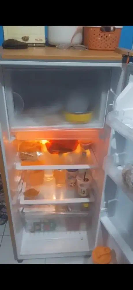 Kulkas 1 Pintu bekas