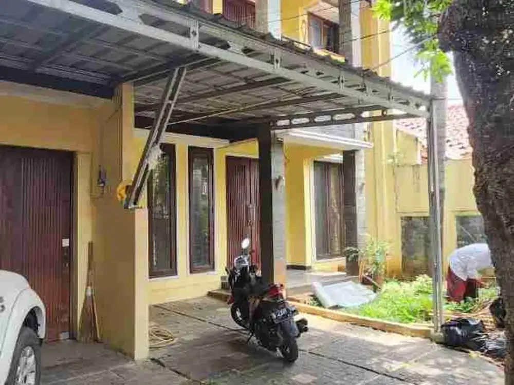 DISEWAKAN RUMAH BAGUS TANAH LUAS PARKIRAN 4 MOBIL CONDET