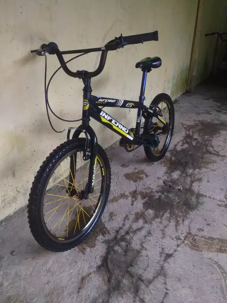 Sepeda bmx UK 20
