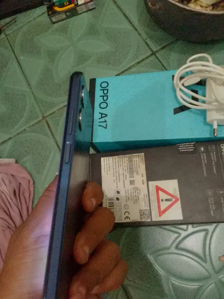 Opo a17 ram 4+1)64;hp mulus ori blm pernah servis