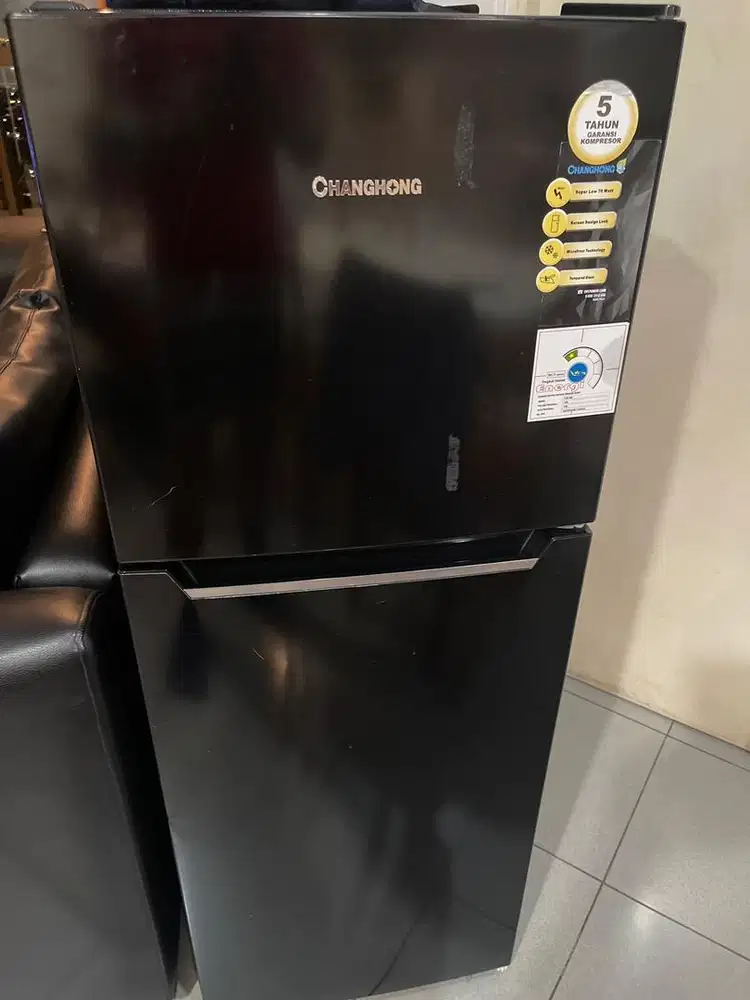 Dijual kulkas bekas buka resto baru dipakai 6 bulan
