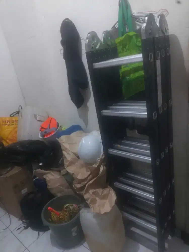 Tangga lipat alumunium