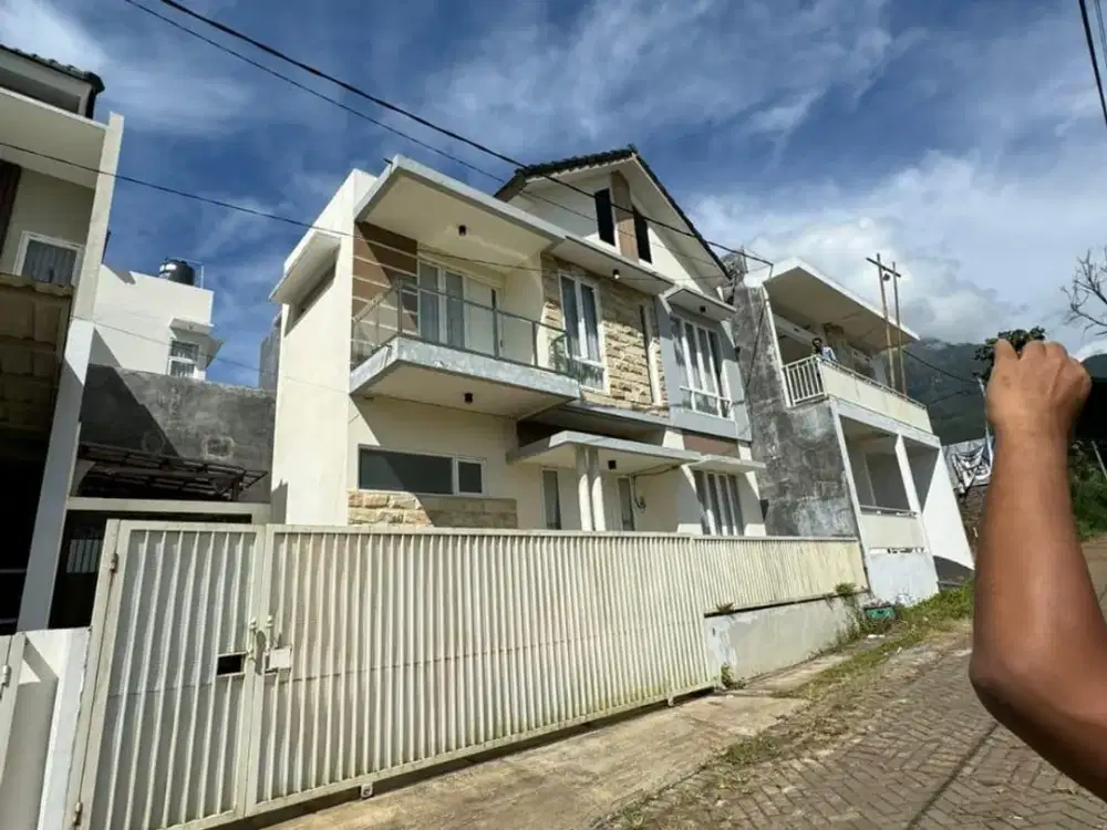Rumah Villa Mewah Dijual Di Kota Batu Dekat Wisata BNS