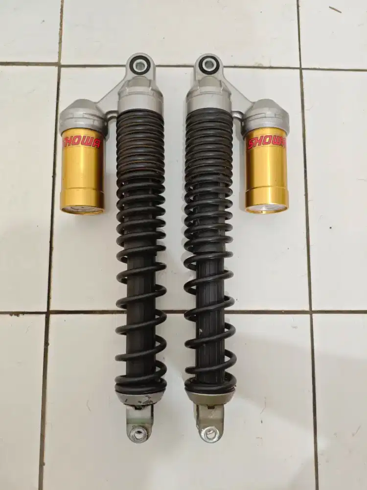 Sok Shock Suspensi Belakang Tabung Showa Honda Matic PCX ADV 150/160