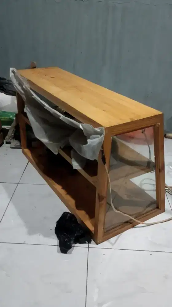 Etalase ukuran 110 x 69 x 46