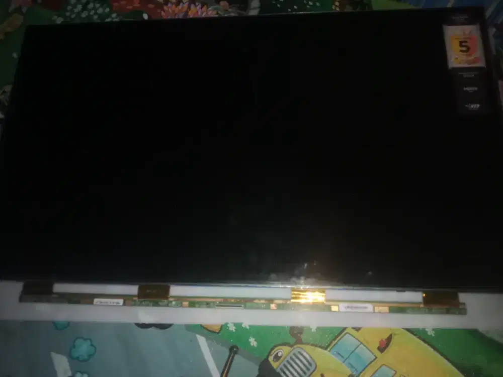 Panel layar tv led polytron 32 in.. Minus layar bleng