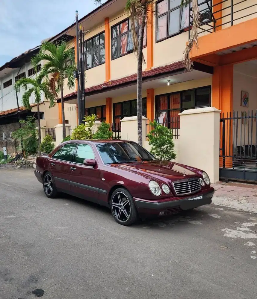 Mercedes Benz E230 At th 1996