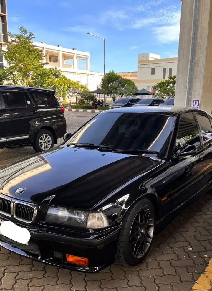 BMW 323i 1997 Bensin