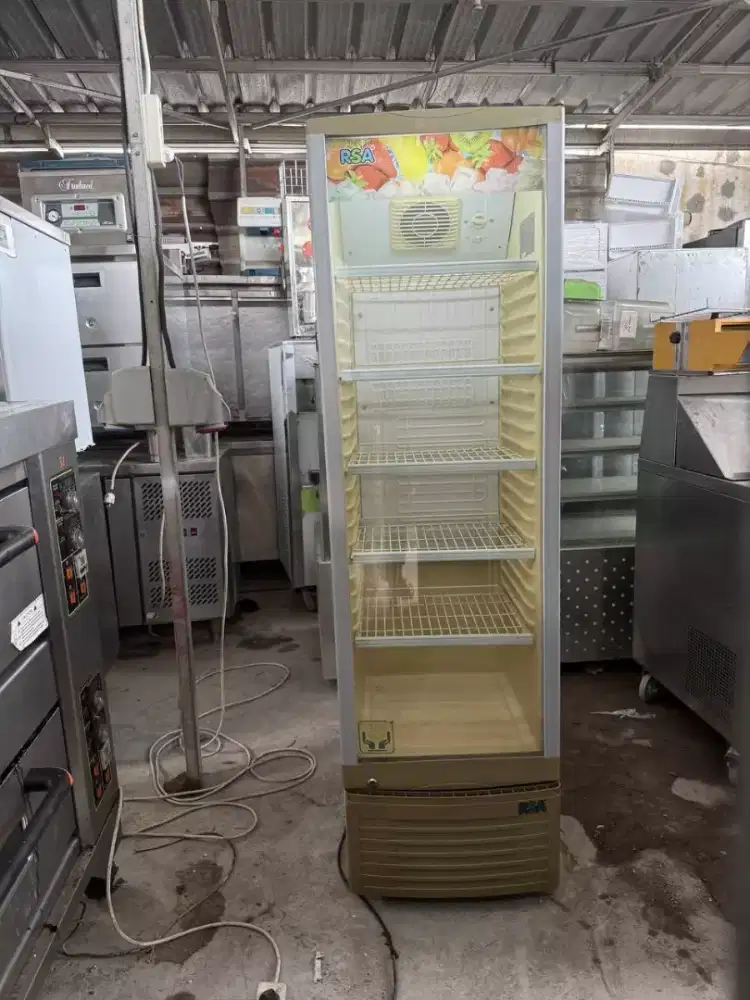 SHOWCASE CHILLER 1 PINTU

Merk RSA 
Model Diamond DL
Kapasitas 230L
