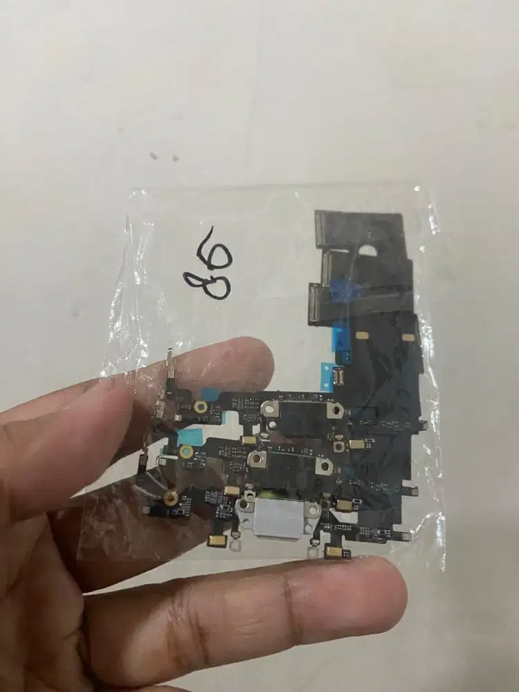 Flexible charge iphone 8G