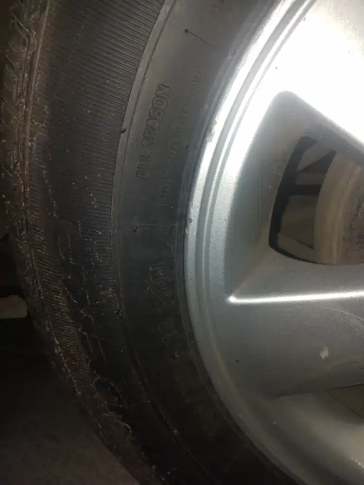 Ban bekas Bridgestone gondrong