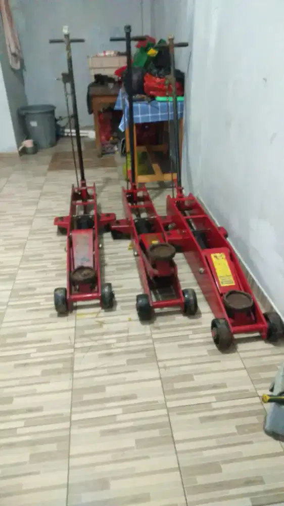 Dongkrak Buaya 10 Ton merk Krisbow