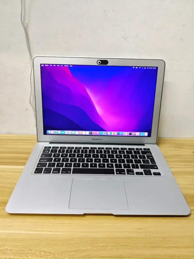 MacBook Air 2017. Intel Core i5. Ram 8gb. Ssd 128gb