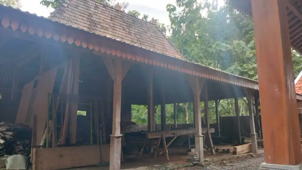 Rumah Limasan di jual cepat kayu jati