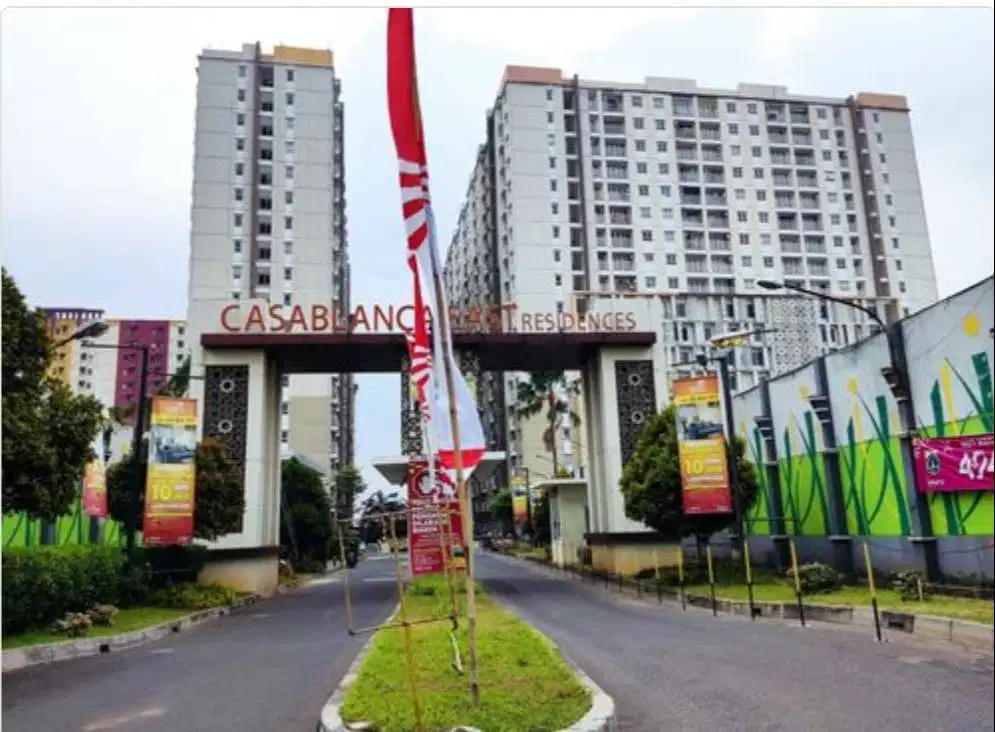 Di Jual Cepat Kios Strategis depan Kolam Renang, dekat Lobi Apartemen