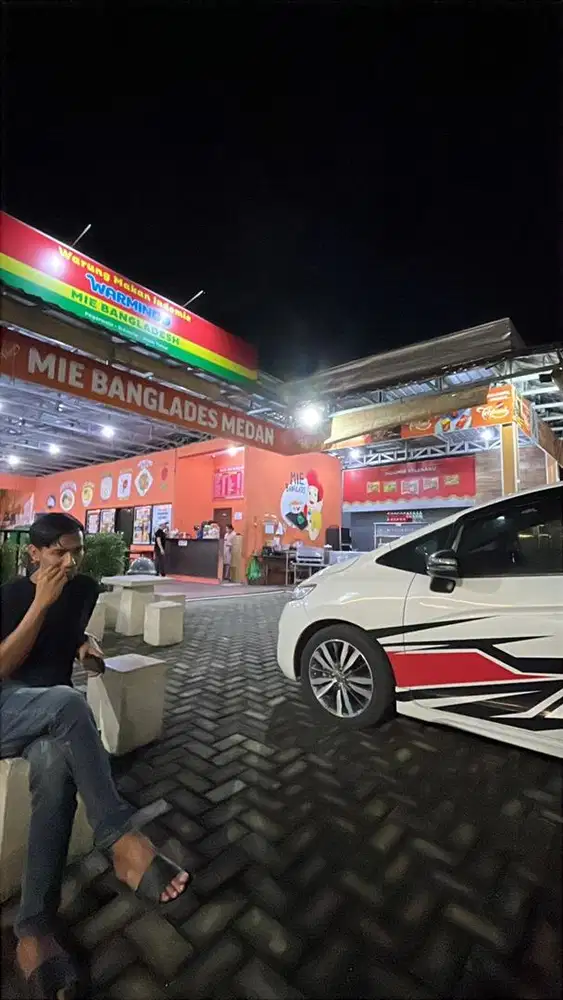 di cari barista koki kasir Waters