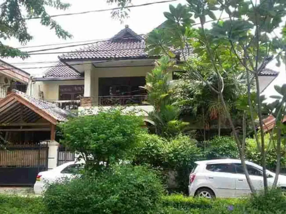 rumah besar 291m²  jl boulevard komplek Cipinang elok