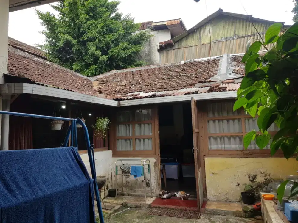 Rumah Tua 1 Lantai Strategis di Riau Bandung