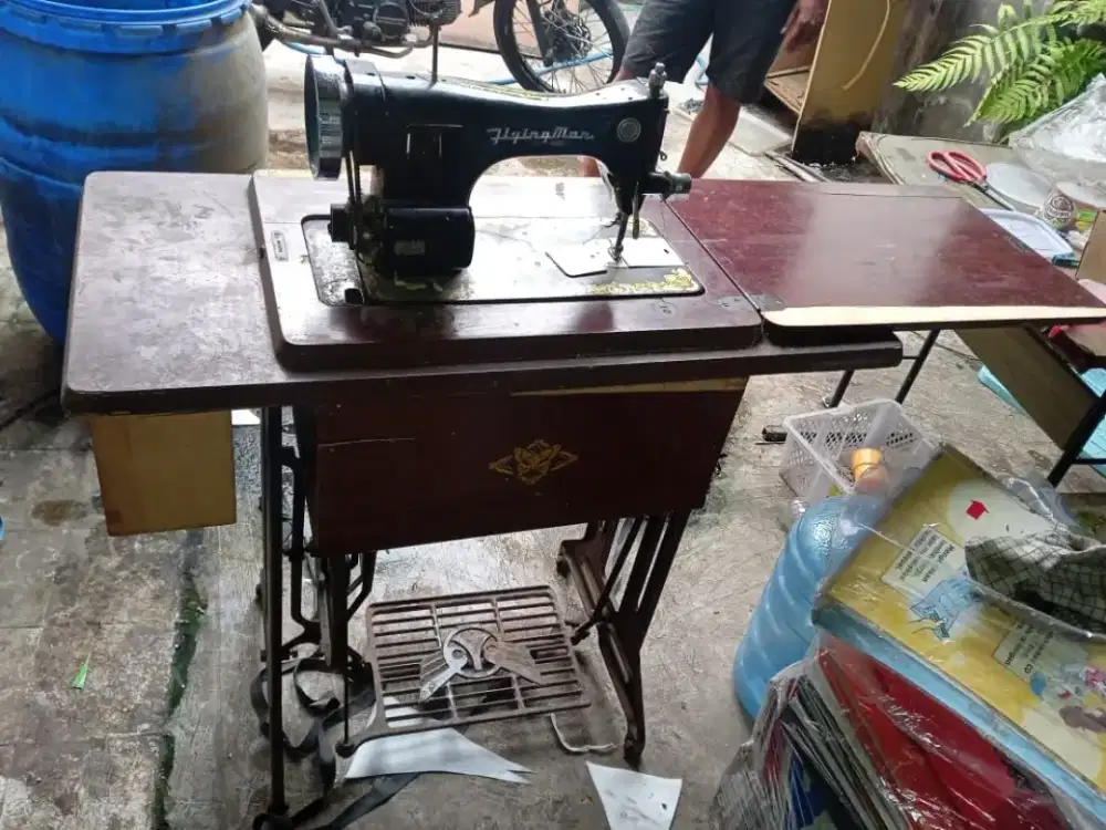 Mesin Jahit Jadul Flying Man