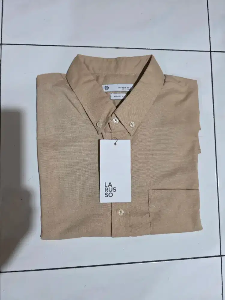 Kemeja lengan pendek larusso