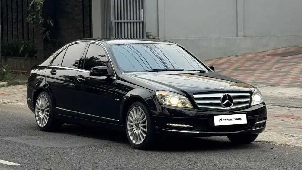 Mercedes-Benz C300 2011 / 2010 Hitam Matic Bekas Surabaya Lengkap