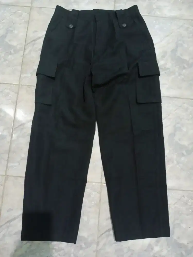Celana kargo hitam mulus 32