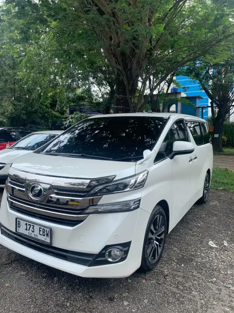 Mobil mewah keluarga 1 tangan dari baru gress