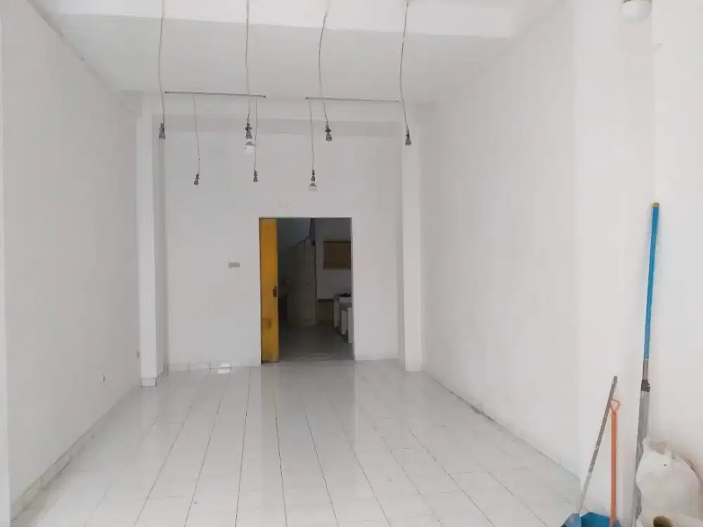 Dijual ruko 3lt sangat strategis Jl. Kalipah Apo