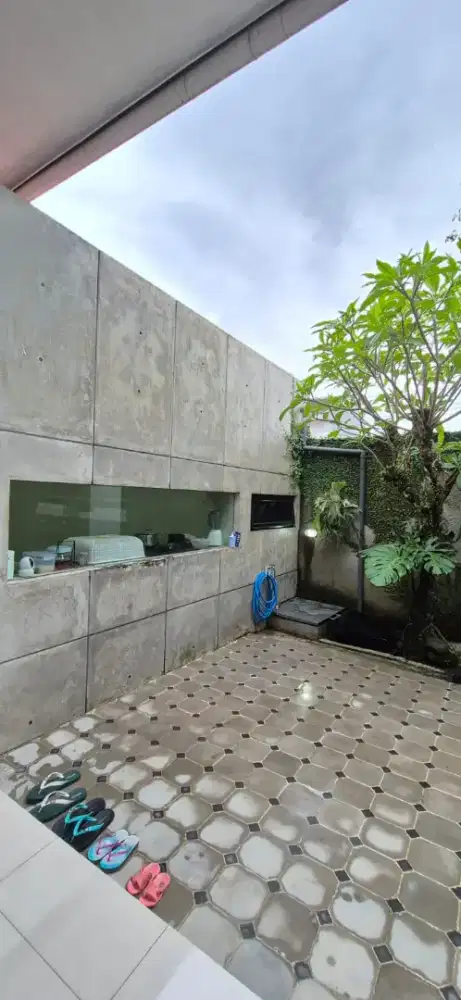 Dijual Rumah Luas dan Nyaman, Akses Mudah Dekat BSD