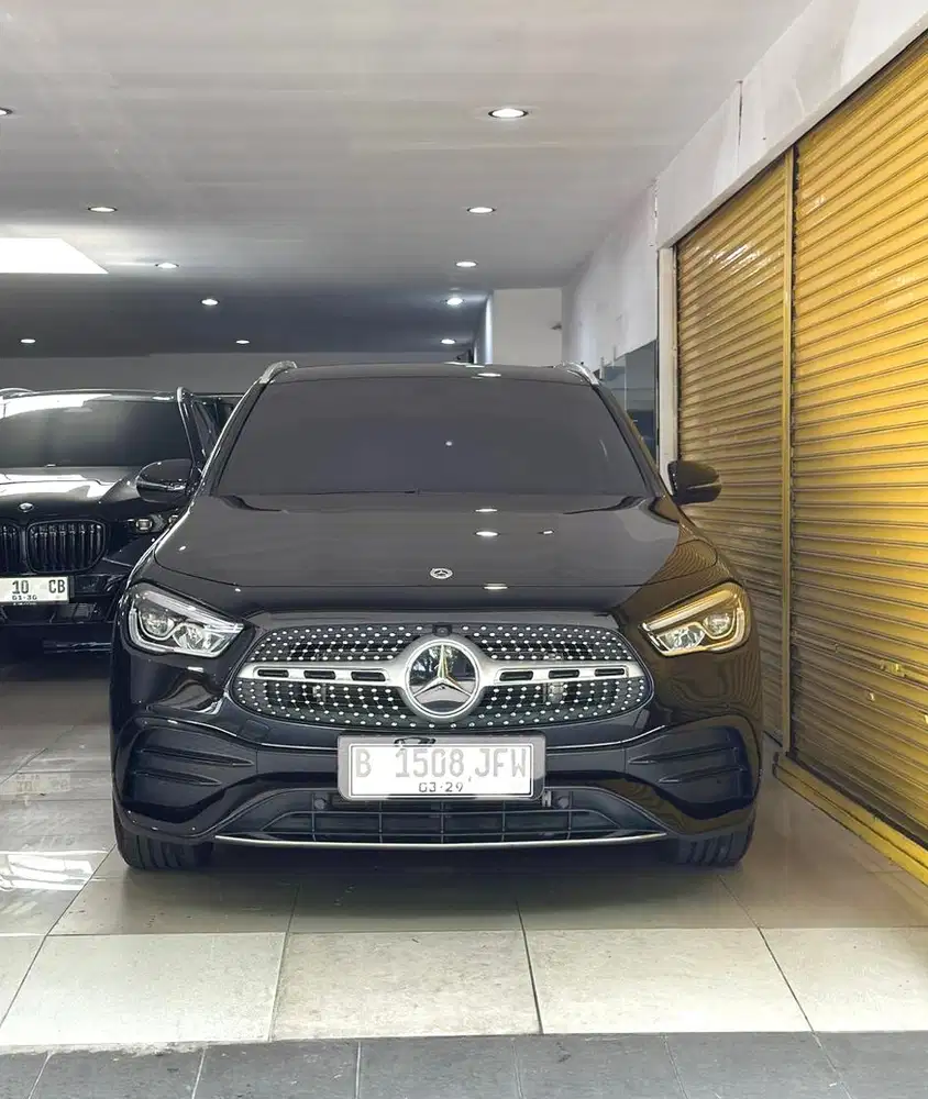 Mercedes-Benz GLA200 2024 March Hitam