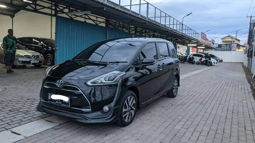 Toyota Sienta type Q AT 2017