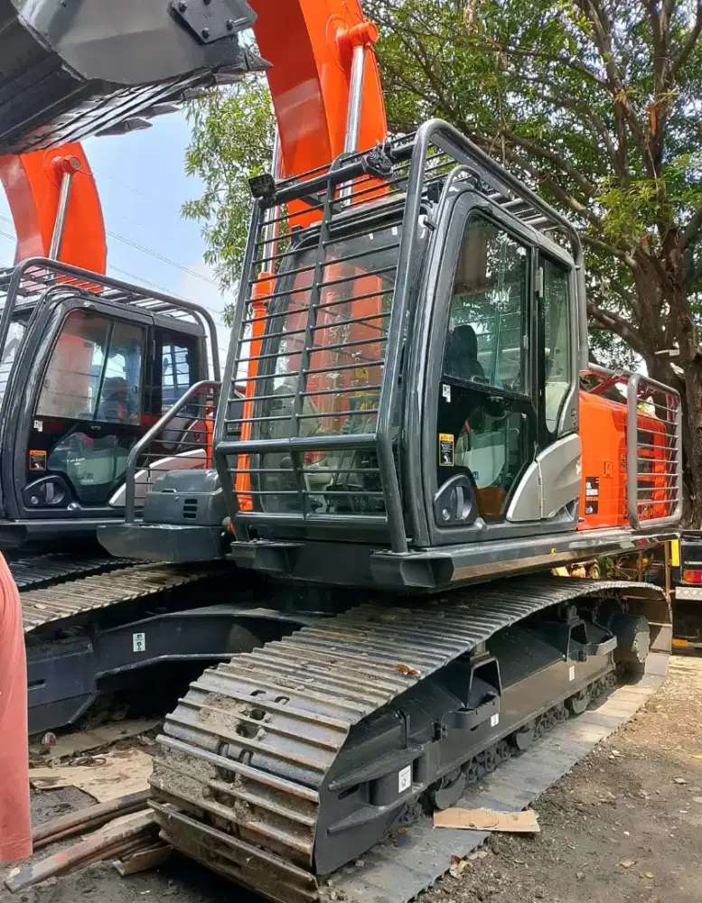 Hitaci zaxsis 210F tahun 2021 dan 2022