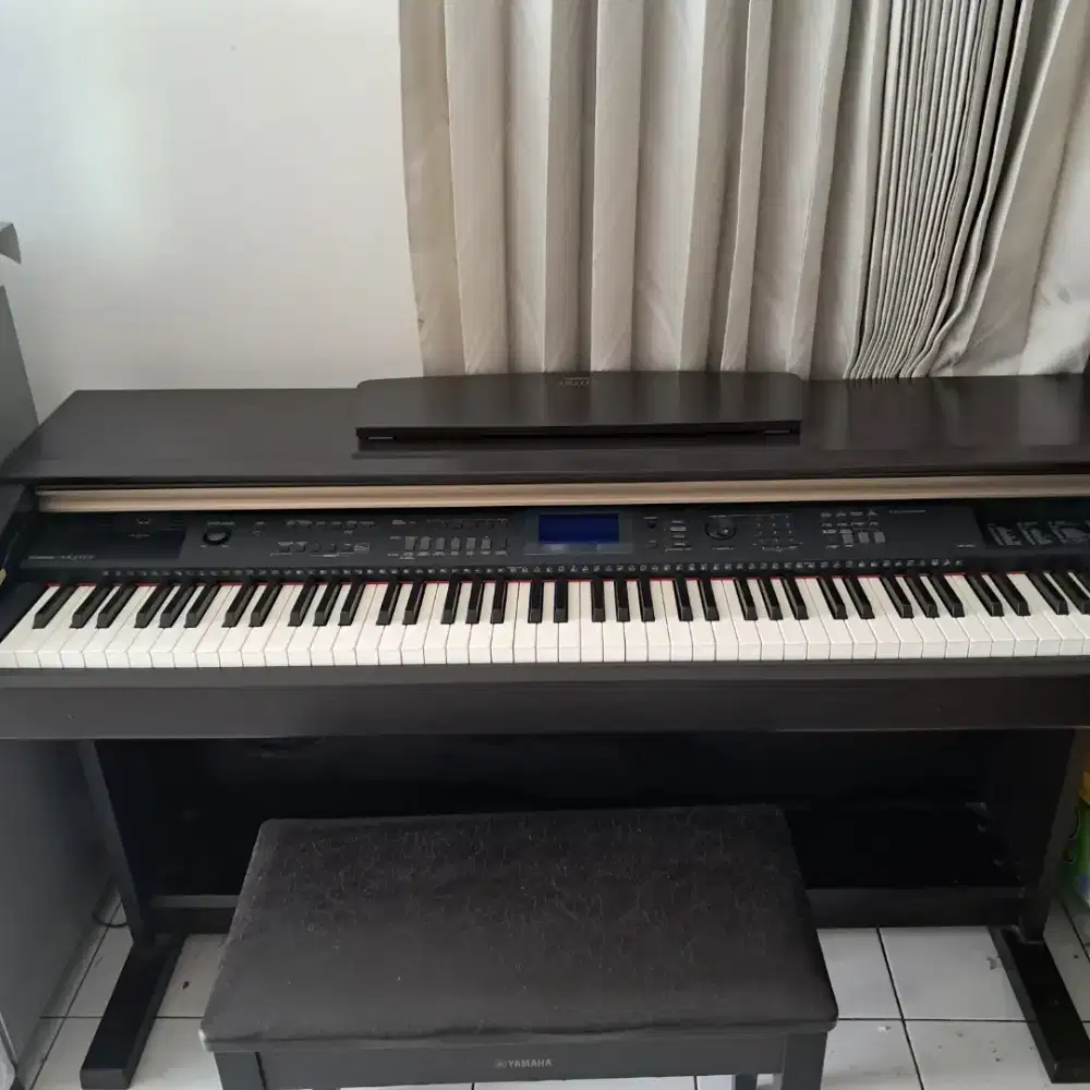 YAMAHA YDP V240