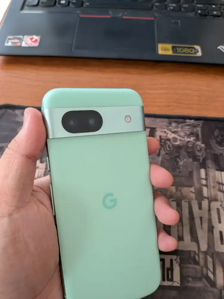 Google Pixel 8a Warna hijau