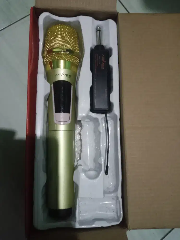Mic karaoke bluetooth merek advance (bekas)