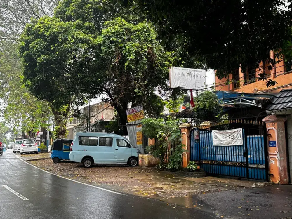Rumah Bagus 2 Lantai, Akses Jalan 3 Mobil Di Perumahan Gudang Peluru, Dekat St. KA Tebet
